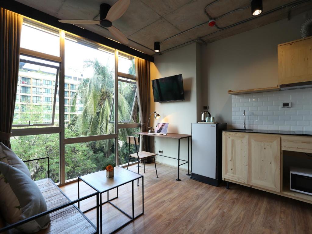 Tints Of Blue Hotel - image 7