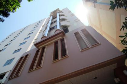 Alameda Suites Hotel (SHA Certified)
