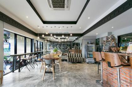 1989 Hostel & Cafe - image 11