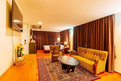 Nine Design Place - image 7