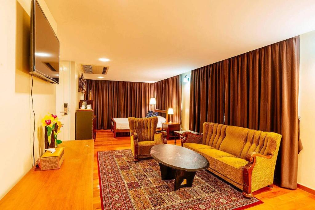 Nine Design Place - image 7