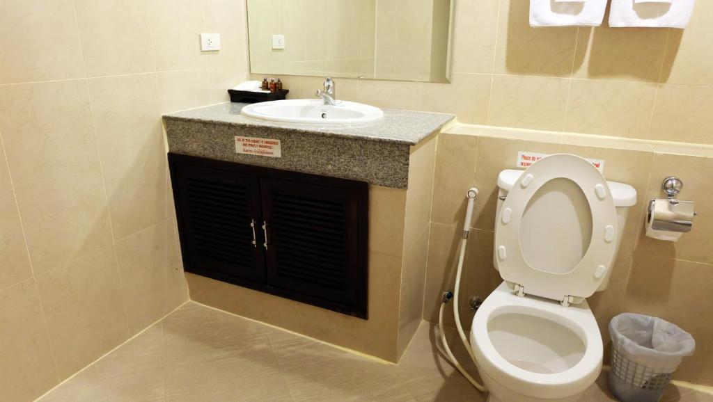 Grand Business Inn - image 7