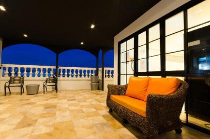 Violet Tower at Khaosan Palace - image 9