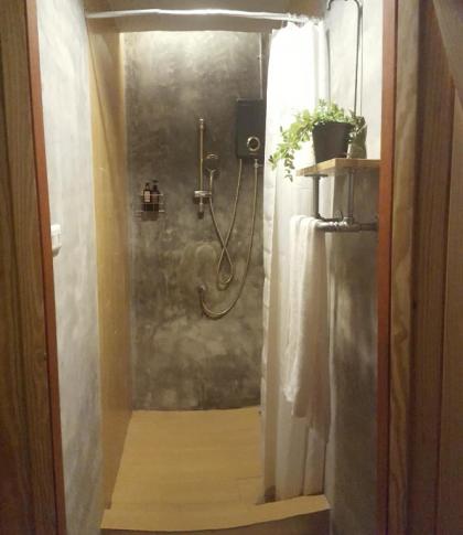 Barn & Bed Hostel - image 18