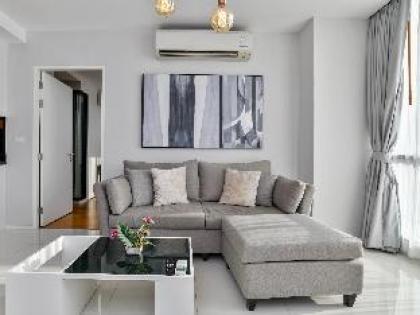 Modern apartment with many amenities  - image 11