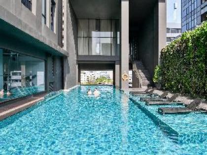 Modern apartment with many amenities  - image 12