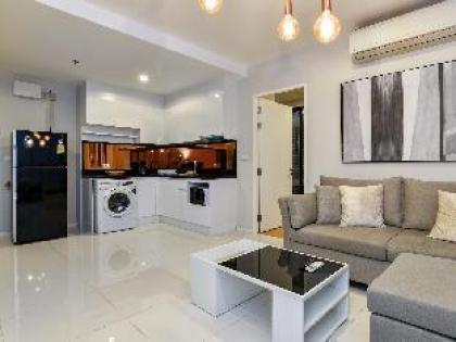 Modern apartment with many amenities  - image 14