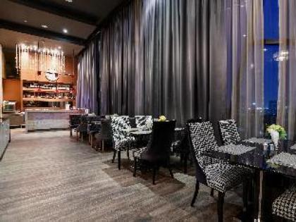 Modern apartment with many amenities  - image 16