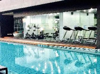 Modern apartment with many amenities  - image 2