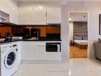 Modern apartment with many amenities  - image 3