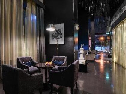 Modern apartment with many amenities  - image 4