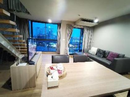Luxury Suite Duplex Jacuzzi near BTS Sukhumvit69 - image 18