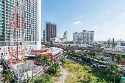 Luxury Suite Duplex Jacuzzi near BTS Sukhumvit69 - image 2