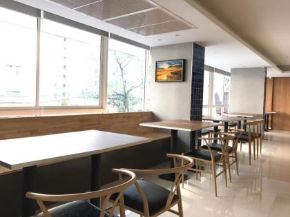 Zircon Hotel - image 13