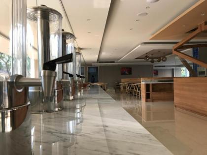 Zircon Hotel - image 16