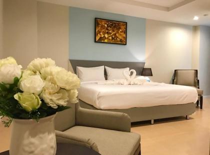 Zircon Hotel - image 19