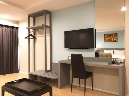 Zircon Hotel - image 20
