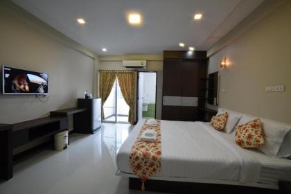 Gold Airport Suites - image 10