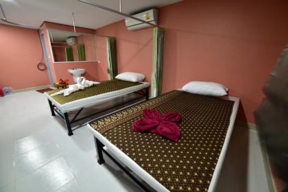 Gold Airport Suites - image 20