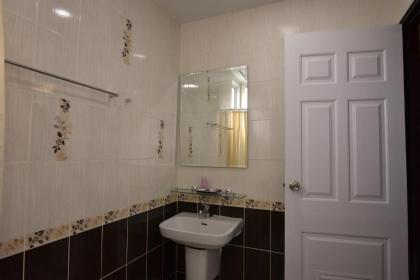 Gold Airport Suites - image 7