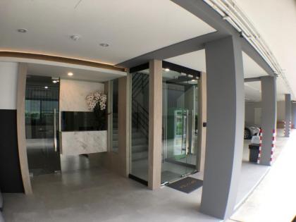 28 Place - image 3