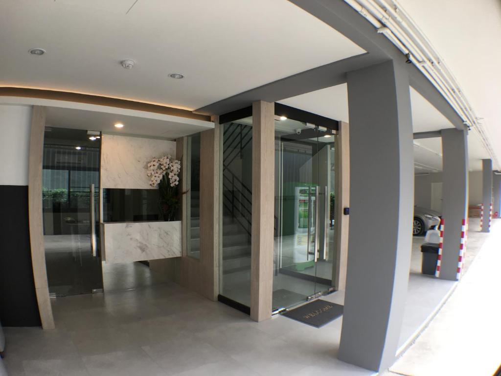 28 Place - image 3