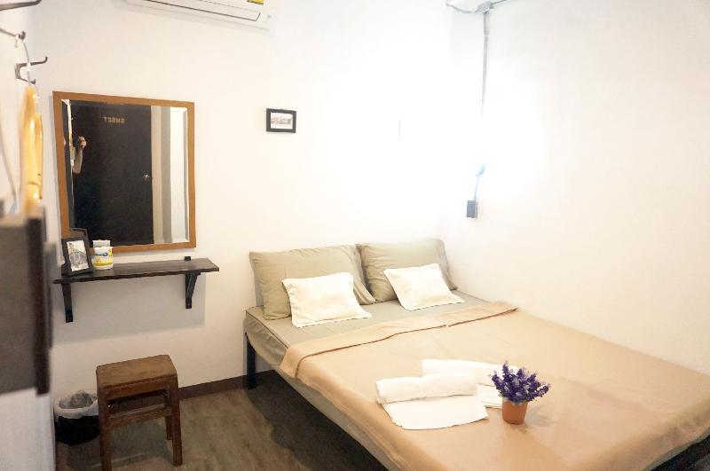 Feel Good Bangkok Hostel - image 3