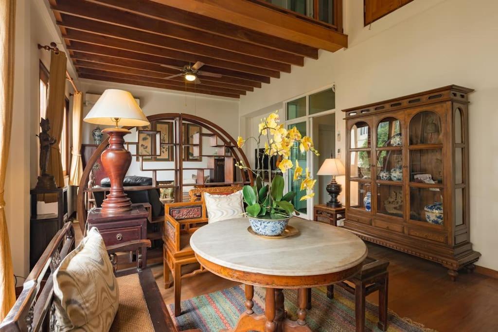 Artisan's Antique House - Silom - main image