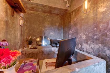 Revolution Hostel Asoke Bangkok
