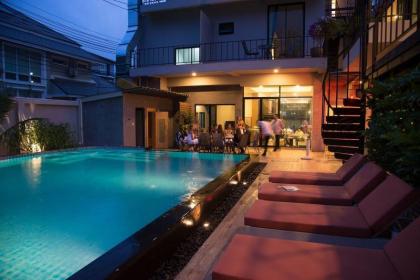V20 Boutique Jacuzzi Hotel (SHA Extra Plus)
