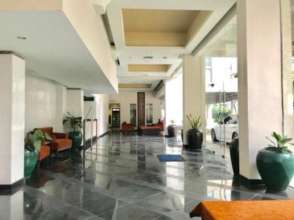 Twin Peaks Sukhumvit Suites - image 5