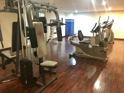 Twin Peaks Sukhumvit Suites - image 8