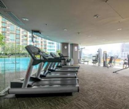 Modern 2-bedroom duplex in the heart of Bangkok - image 11