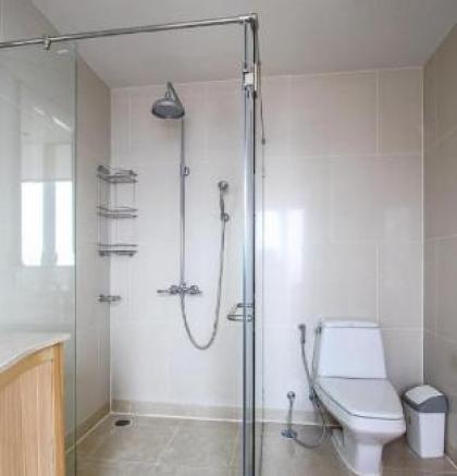 Modern 2-bedroom duplex in the heart of Bangkok - image 15