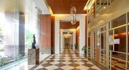 Modern 2-bedroom duplex in the heart of Bangkok - image 17