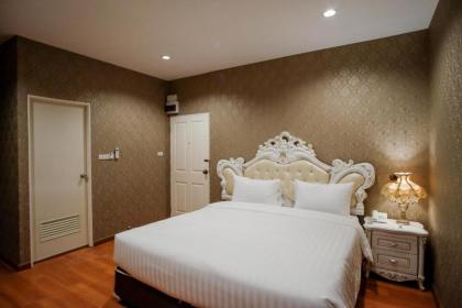 The O-Zone Airport Inn - image 13