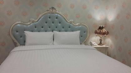 The O-Zone Airport Inn - image 3