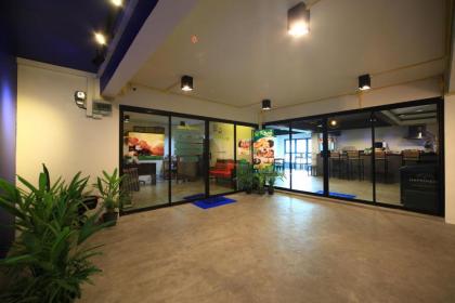 Tuk Tuk Hostel - image 8