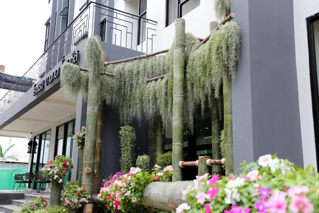 Bangkok Oasis Hotel (SHA Extra Plus) - image 3