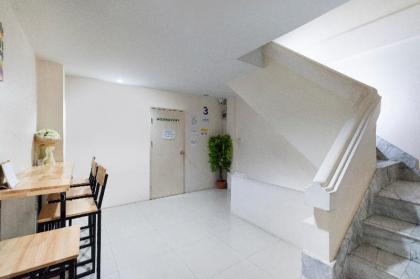 OYO 618 At Khaosan Hostel - image 11