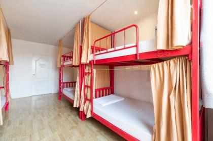 OYO 618 At Khaosan Hostel - image 8
