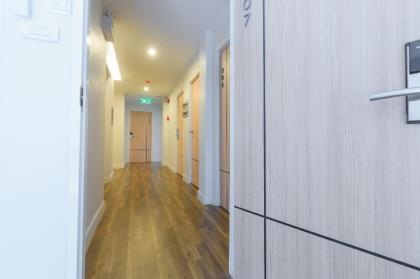 Metro Hotel - image 11