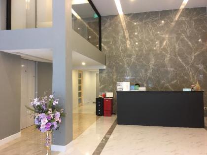 Metro Hotel - image 12