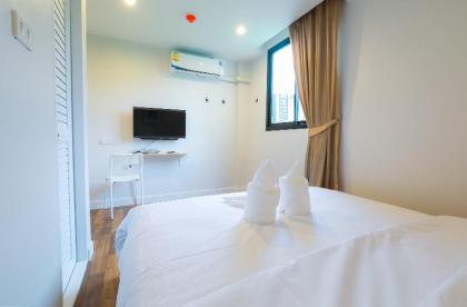 Metro Hotel - image 2
