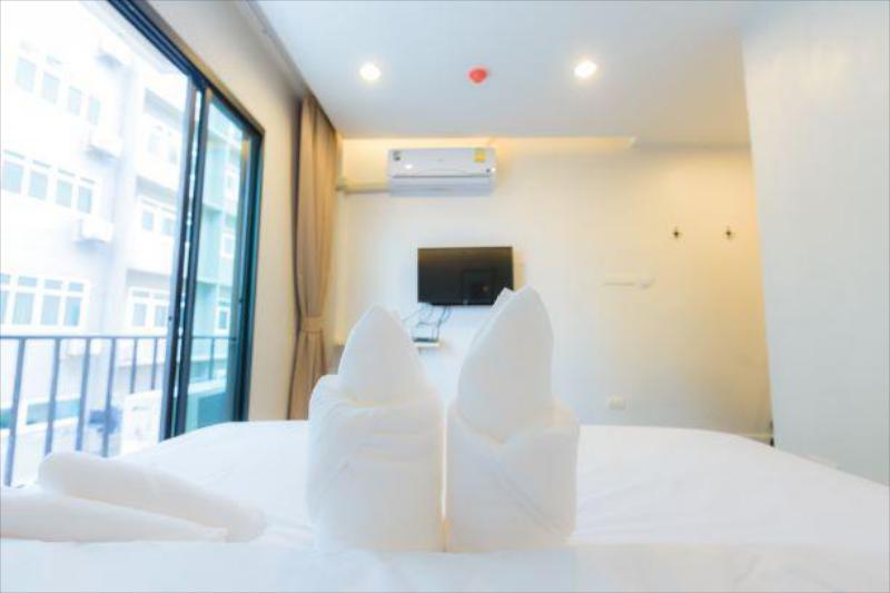 Metro Hotel - image 3