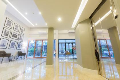 Metro Hotel - image 5
