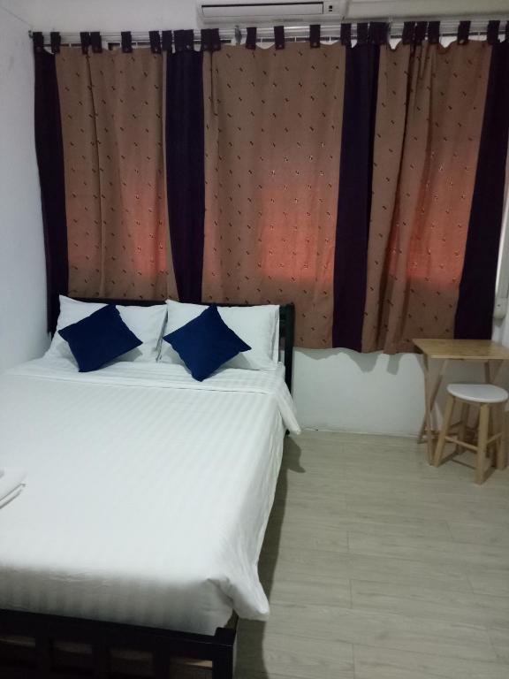 D House Hostel - image 2