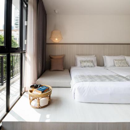 Warm Window Silom - image 11