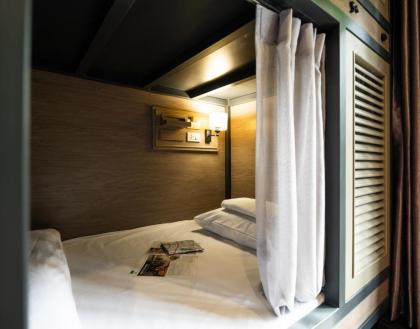 Warm Window Silom - image 17