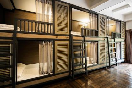 Warm Window Silom - image 18